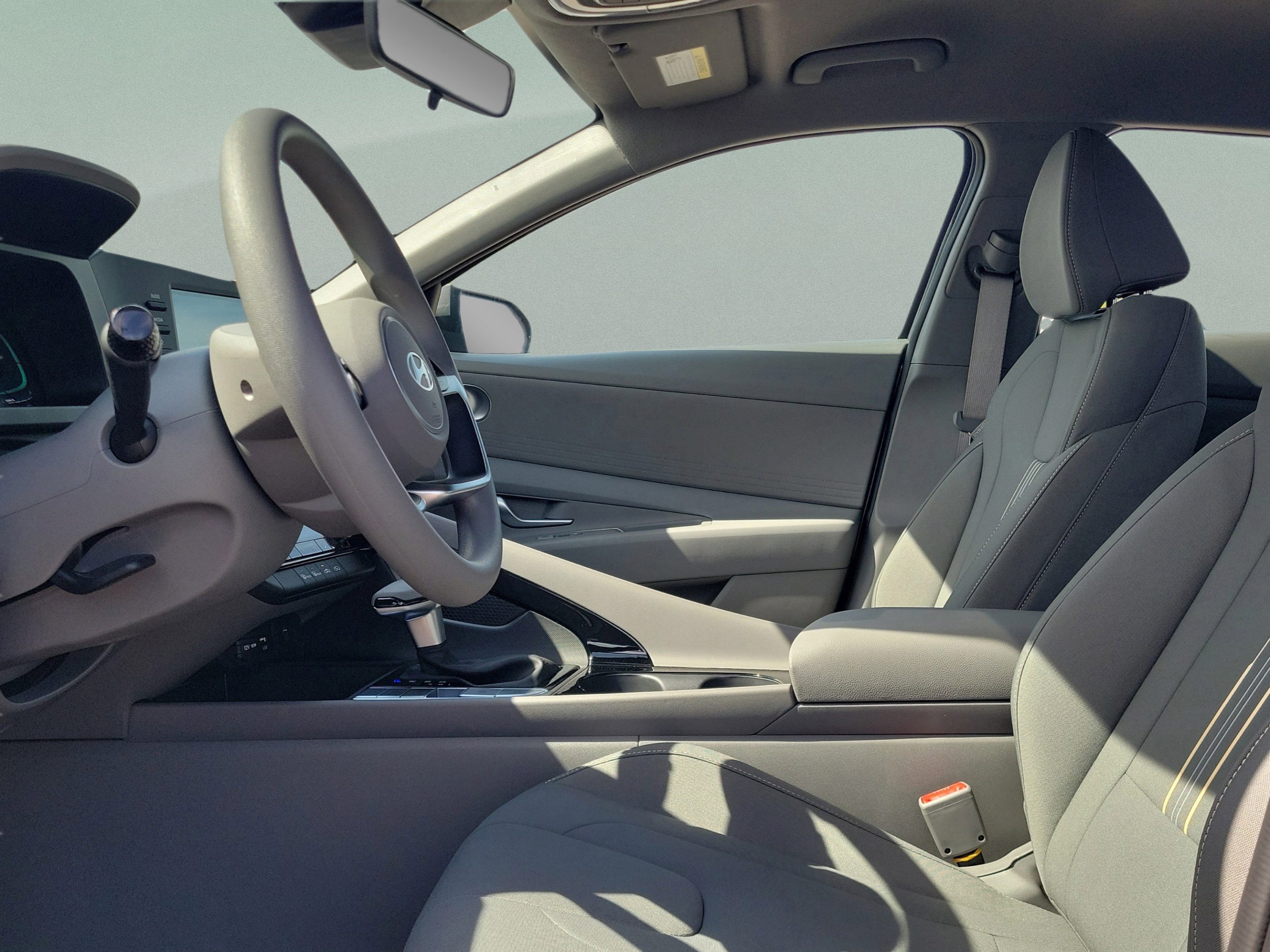 New 2025 Hyundai Elantra Hybrid w/ Cargo Package FWD image 18