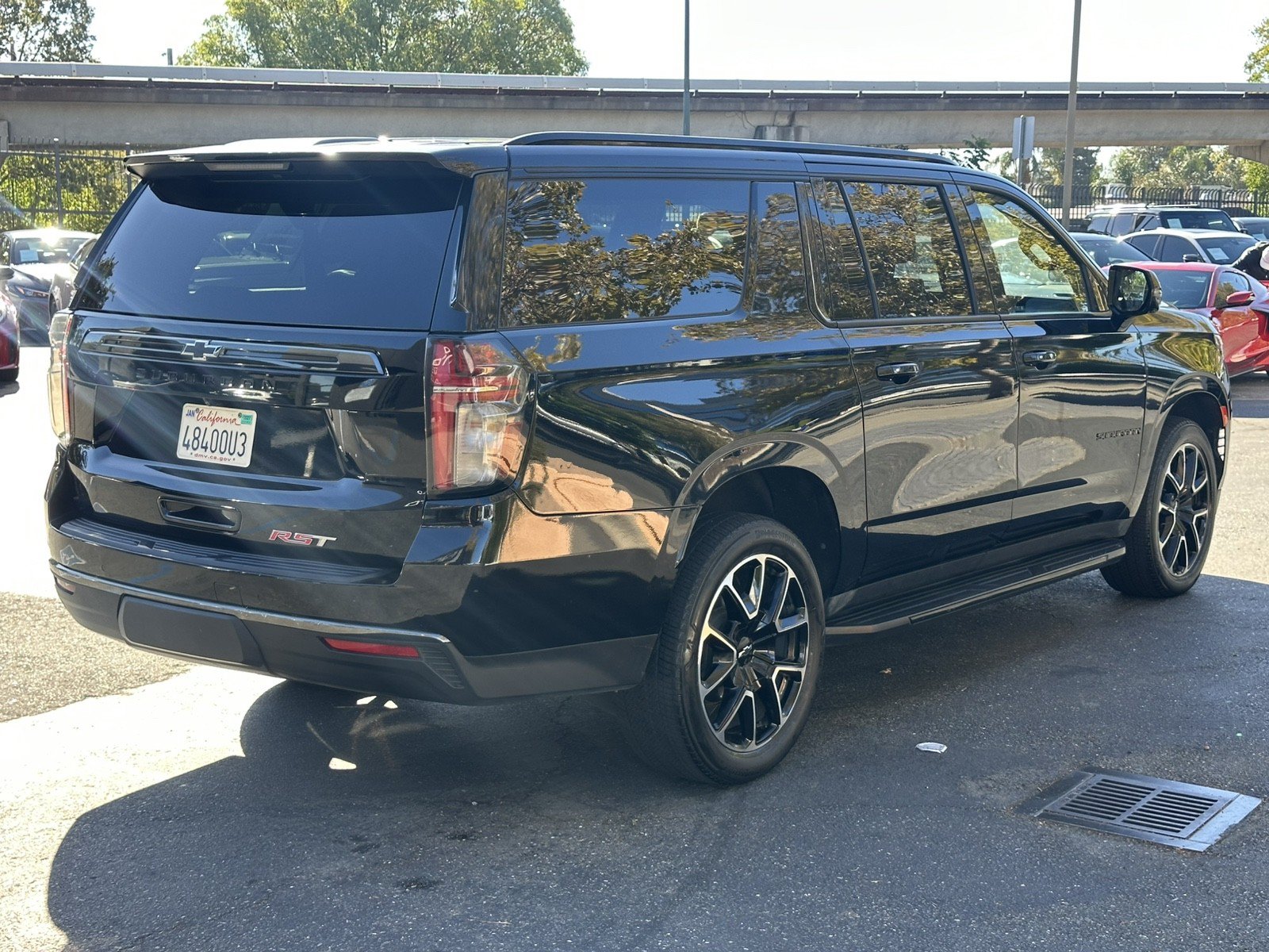 Used 2022 Chevrolet Suburban RST w/ Luxury Package AWD/4WD image 8