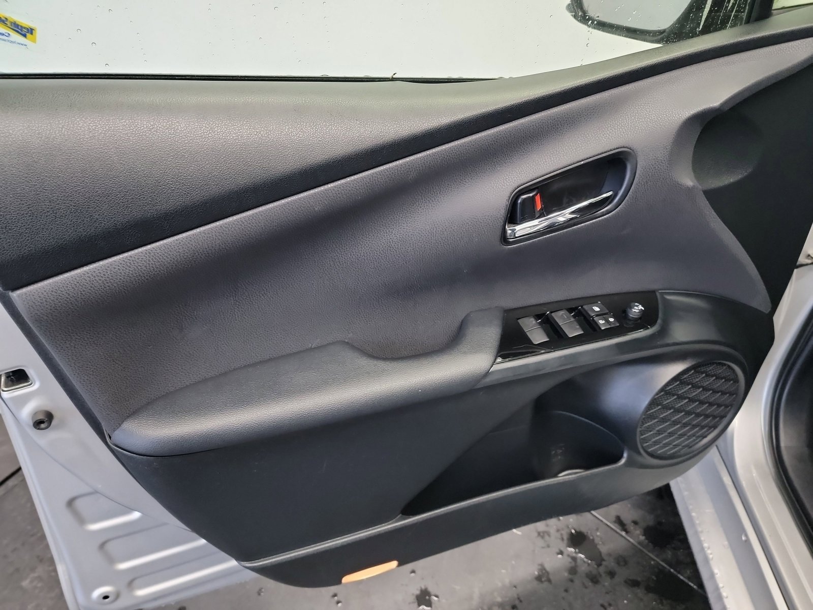 Used 2022 Toyota Prius LE FWD image 13