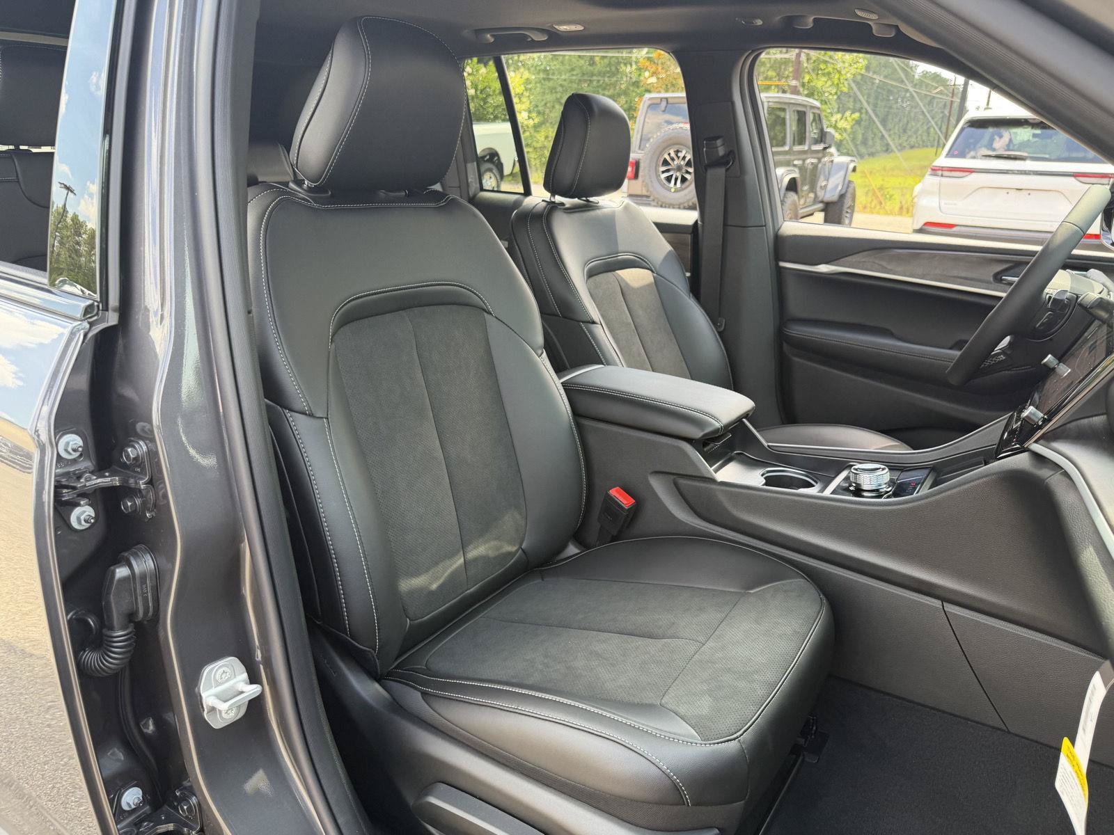 New 2026 Jeep Grand Cherokee Altitude RWD image 22