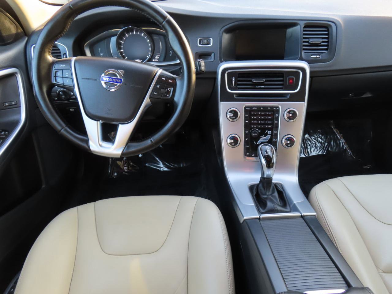 Used 2017 Volvo V60 T5 Cross Country w/ Climate Package image 15