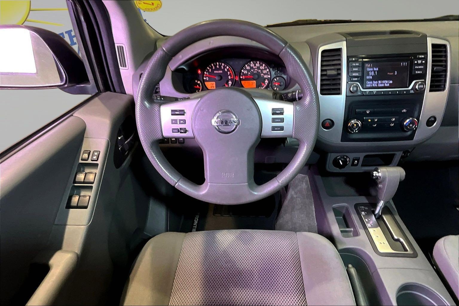 Used 2017 Nissan Frontier SV AWD/4WD image 9
