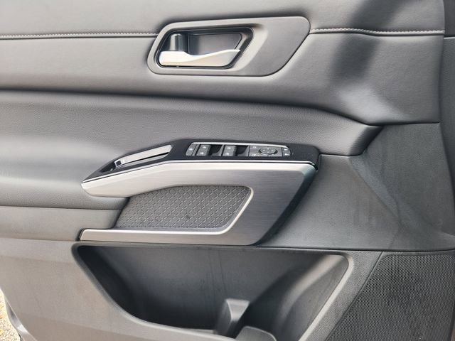 New 2026 Nissan Pathfinder SL w/ SL Premium Package FWD image 17