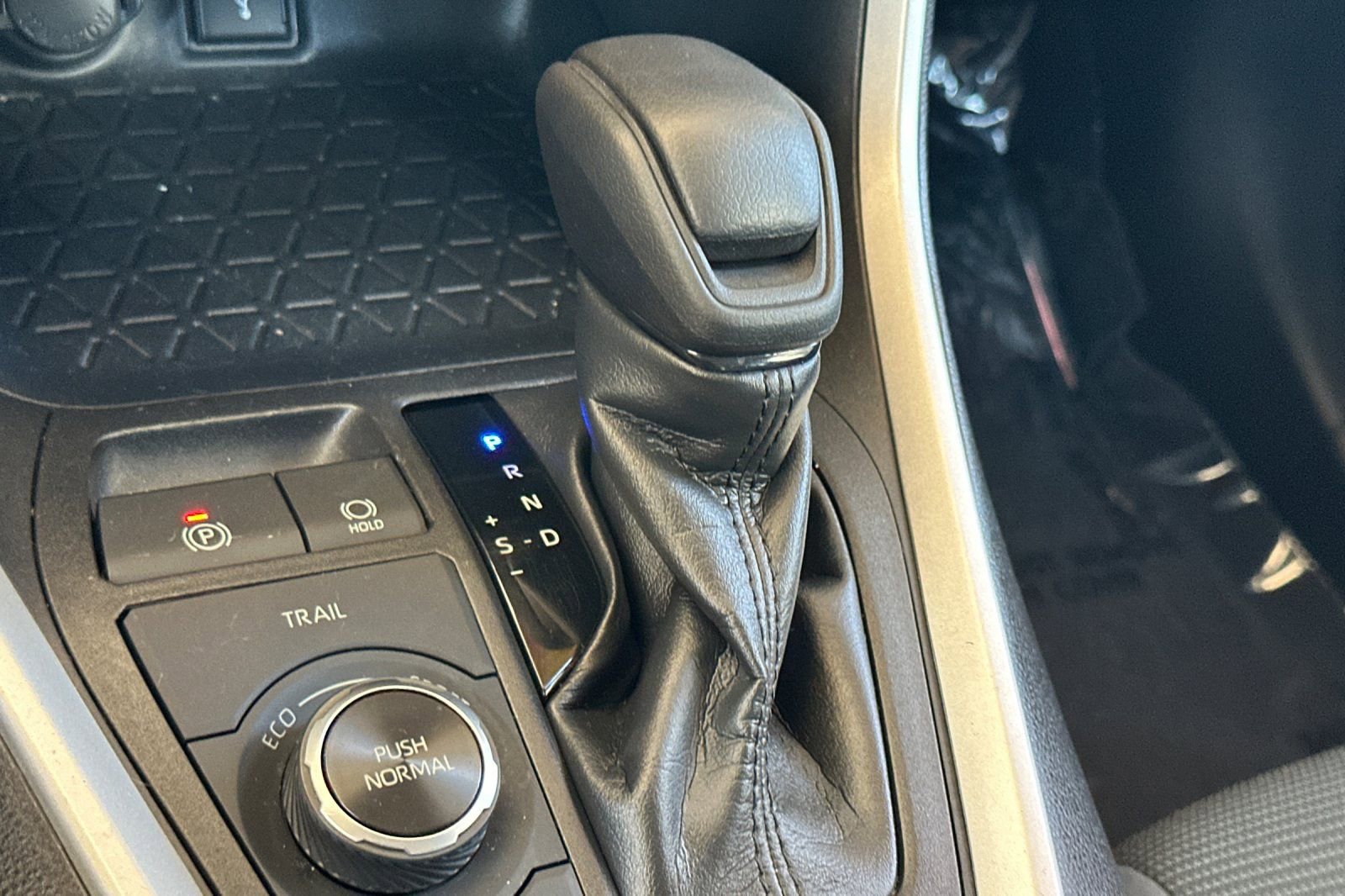 Certified 2021 Toyota RAV4 LE AWD/4WD image 25