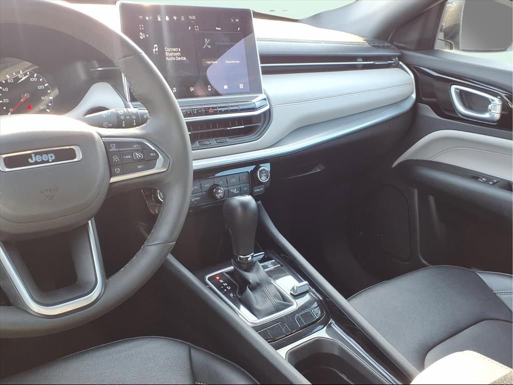 Used 2025 Jeep Compass Limited image 4