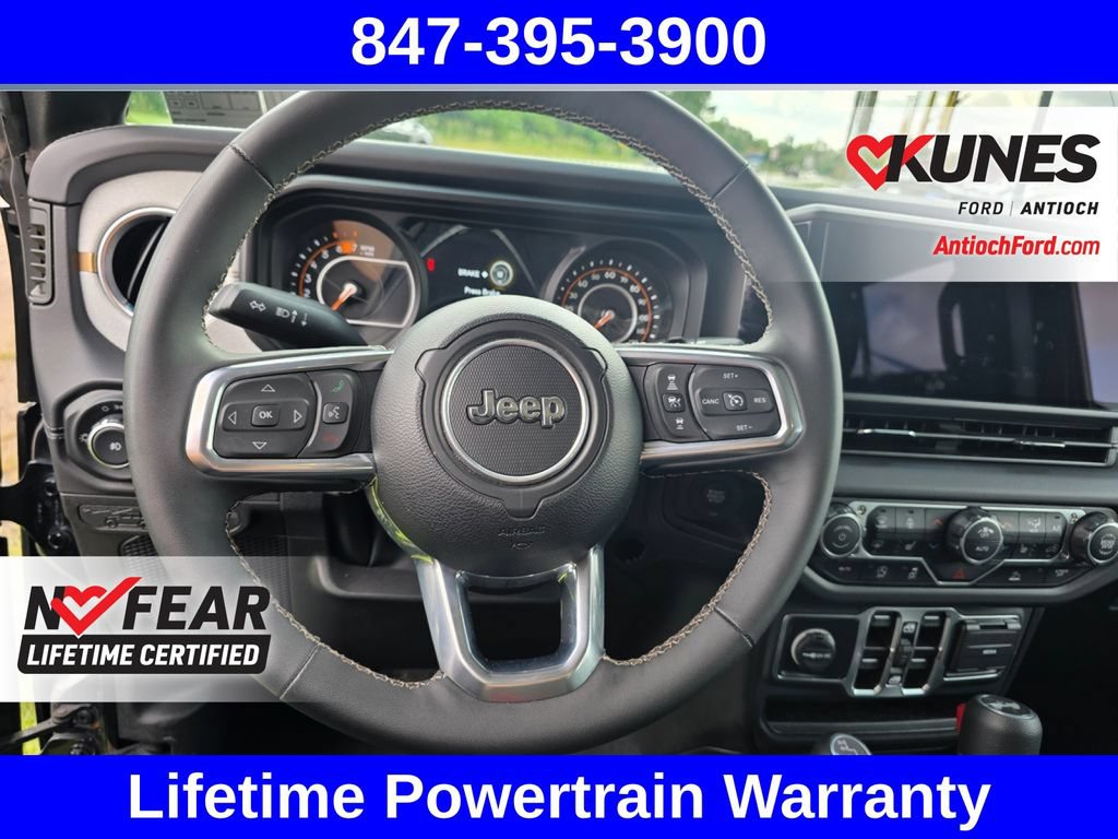 Used 2025 Jeep Wrangler Unlimited Sahara AWD/4WD image 39