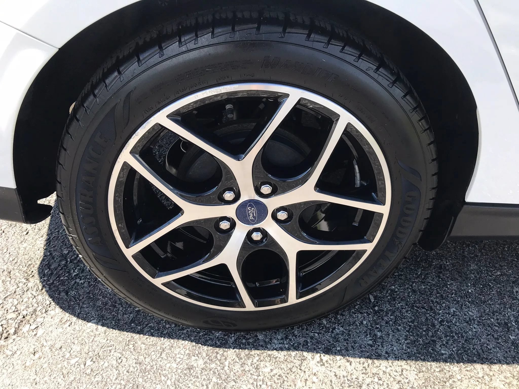 Used 2018 Ford Focus SE w/ SE Appearance Package FWD image 39