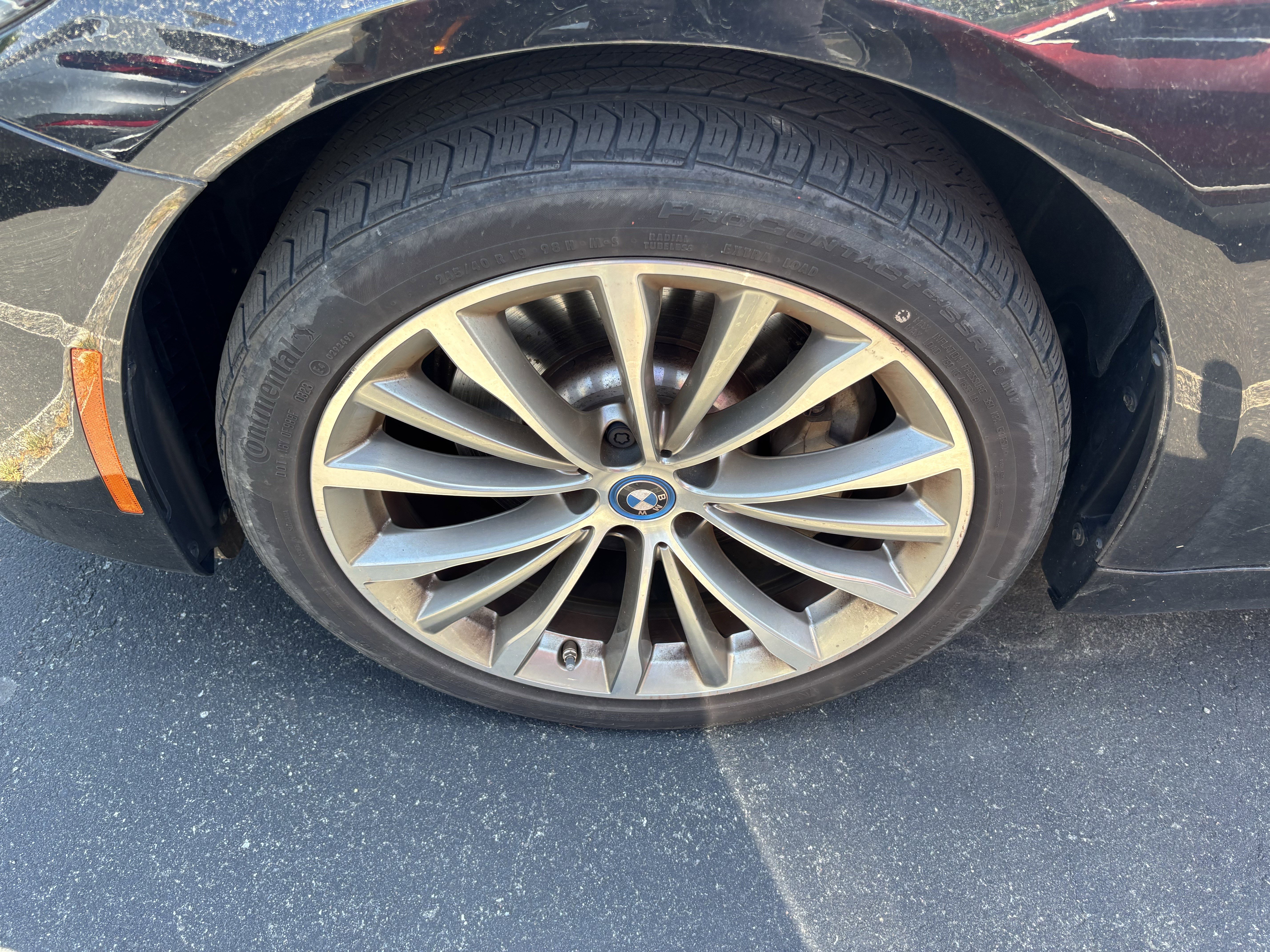 Certified 2023 BMW 530e w/ Premium Package RWD image 33