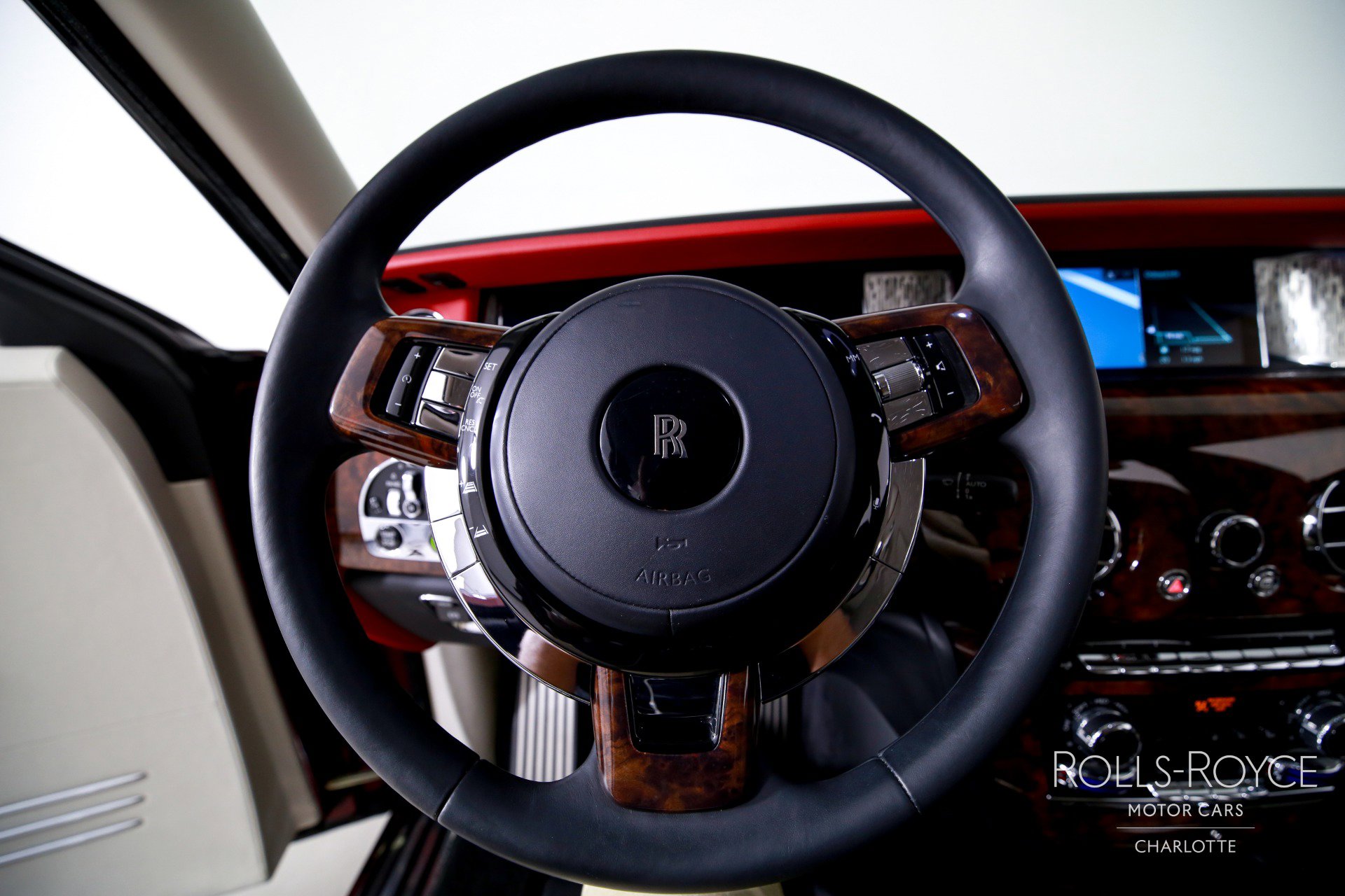 Used 2019 Rolls-Royce Phantom Sedan image 15