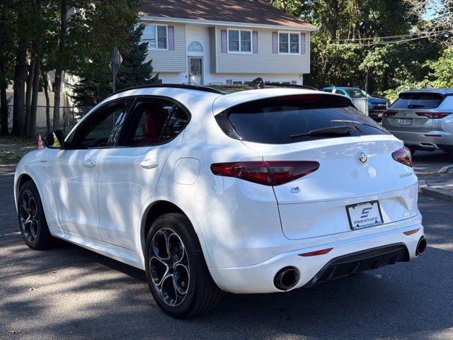 Used 2023 Alfa Romeo Stelvio Veloce AWD/4WD image 7