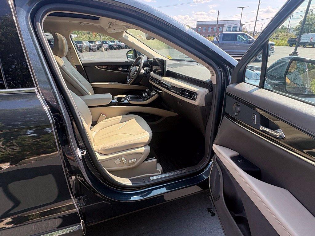 Used 2023 Lincoln Nautilus Reserve w/ Luxury Package AWD/4WD image 23