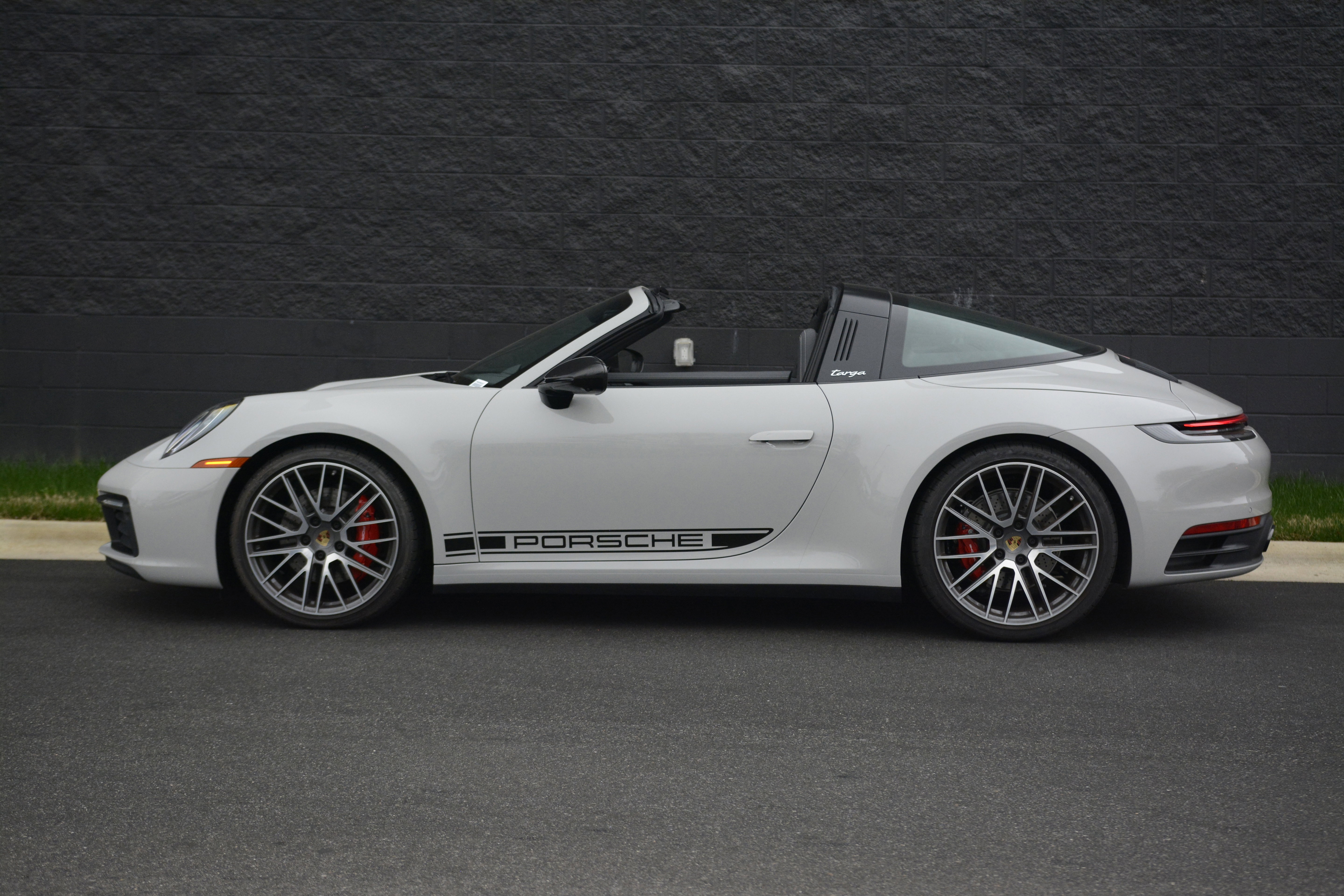 Certified 2024 Porsche 911 Targa 4S image 2