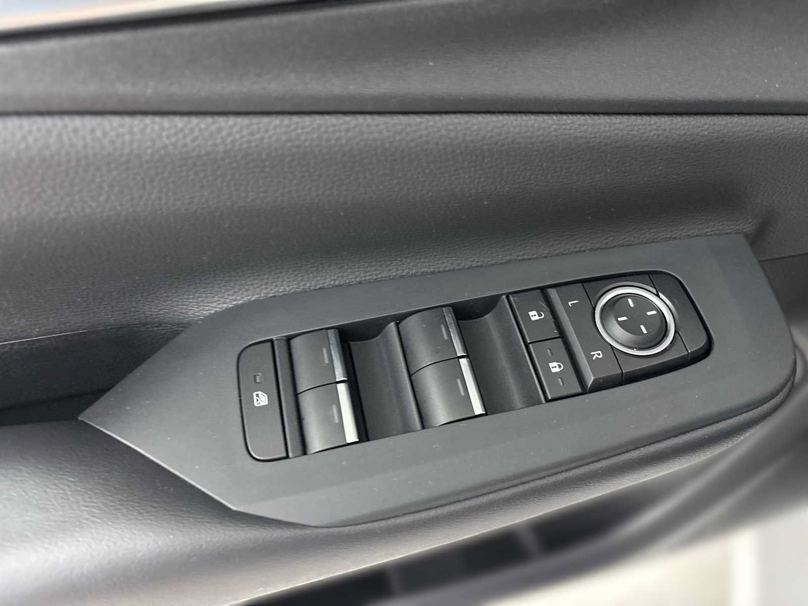 Used 2025 Toyota Prius Plug-In Hybrid FWD image 15