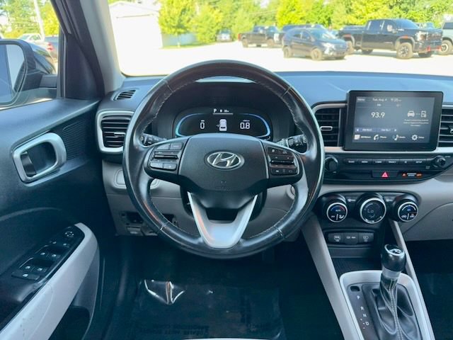 Used 2024 Hyundai Venue SEL FWD image 15