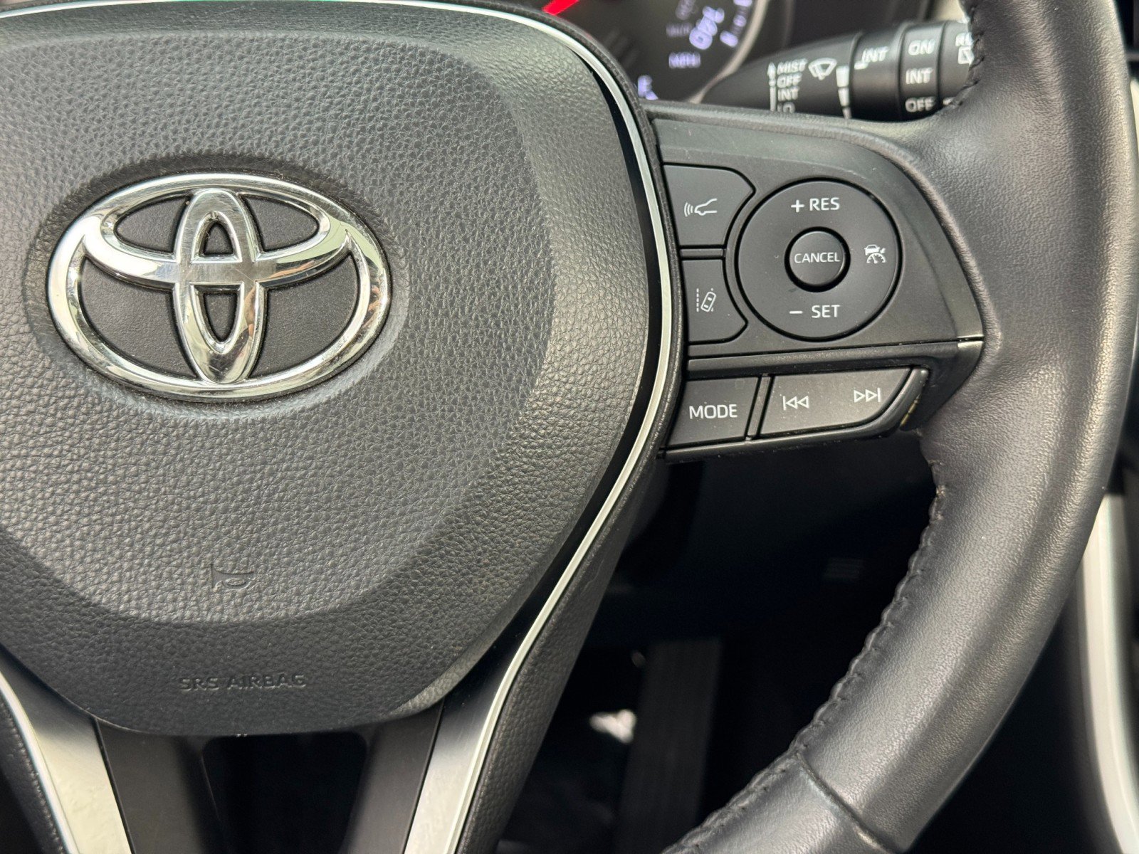Used 2022 Toyota RAV4 XLE Premium image 21