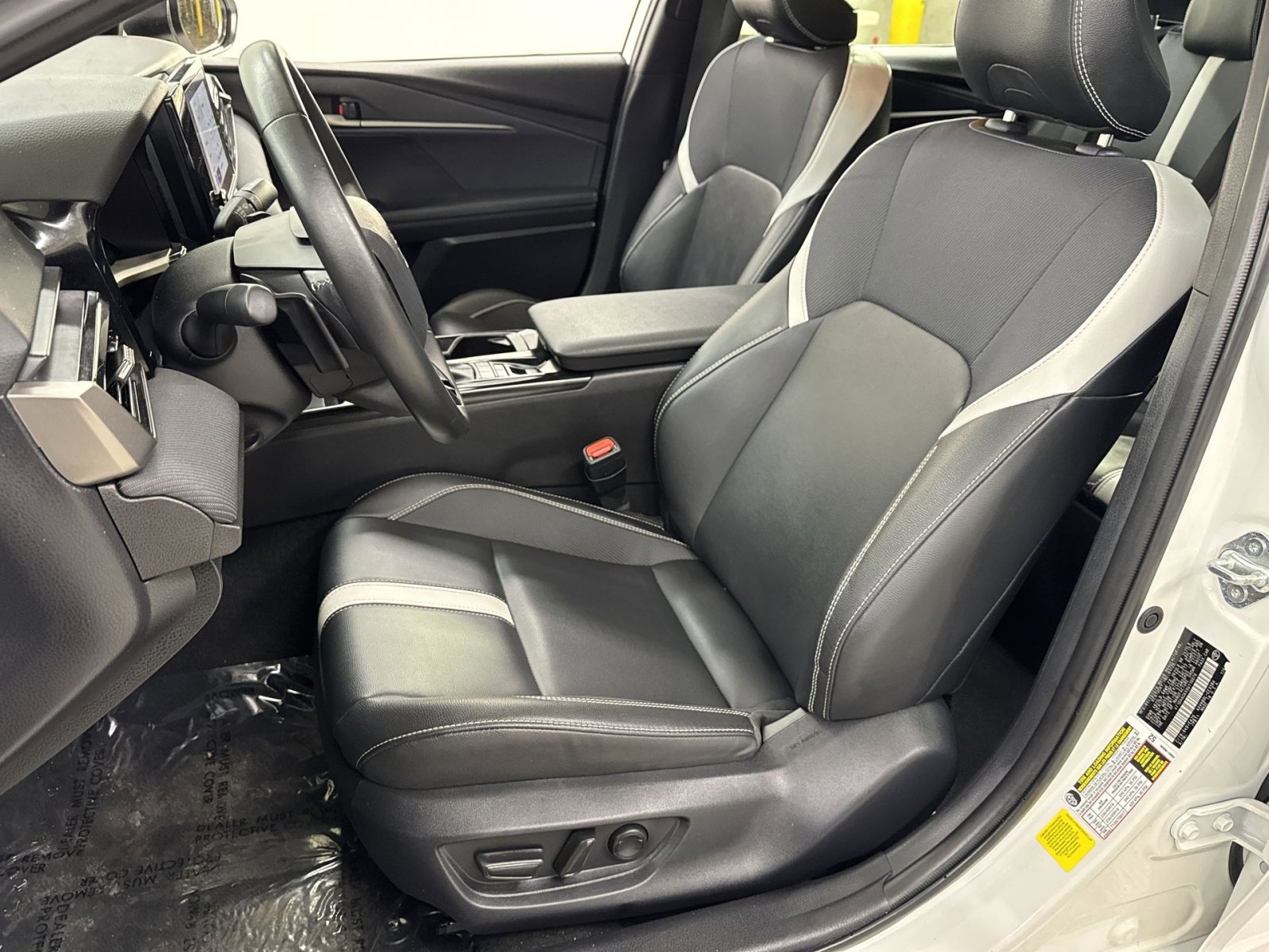 Used 2025 Toyota Camry SE FWD image 24