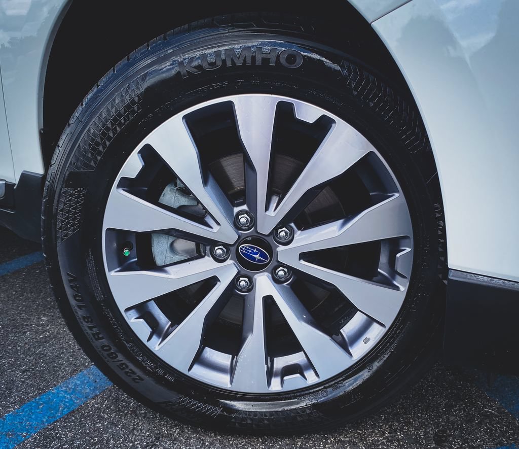 Used 2019 Subaru Outback 3.6R Touring w/ Popular Package #3A AWD/4WD image 2
