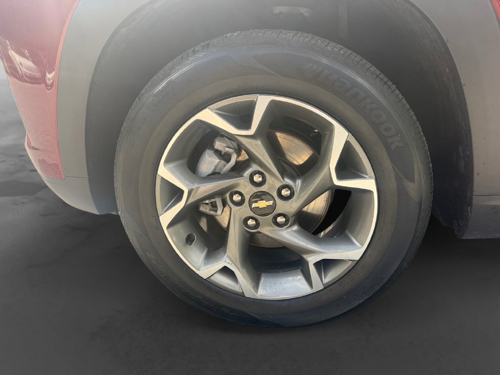 Used 2025 Chevrolet Trax LT FWD image 9