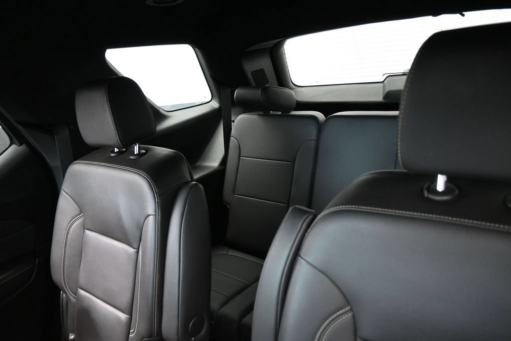 Used 2022 Chevrolet Traverse LT w/ LPO, Floor Liner Package FWD image 39
