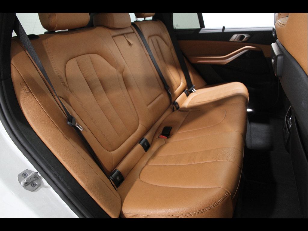 Used 2021 BMW X5 xDrive40i w/ M Sport Package AWD/4WD image 19