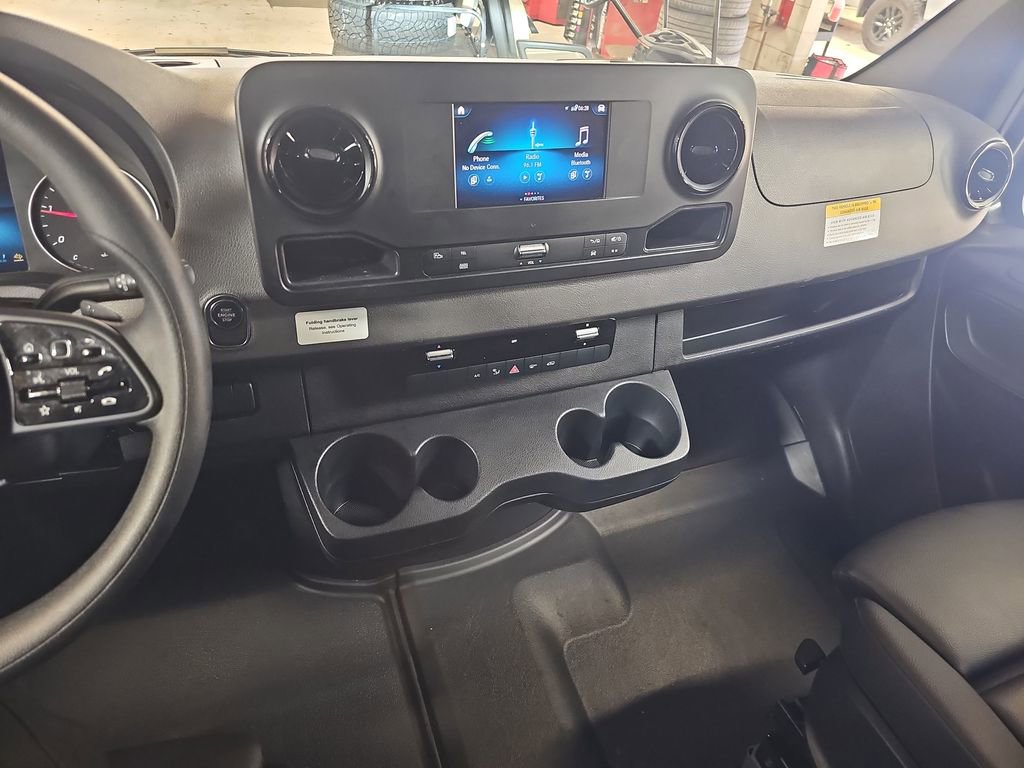 Used 2024 Mercedes-Benz Sprinter 2500 image 17