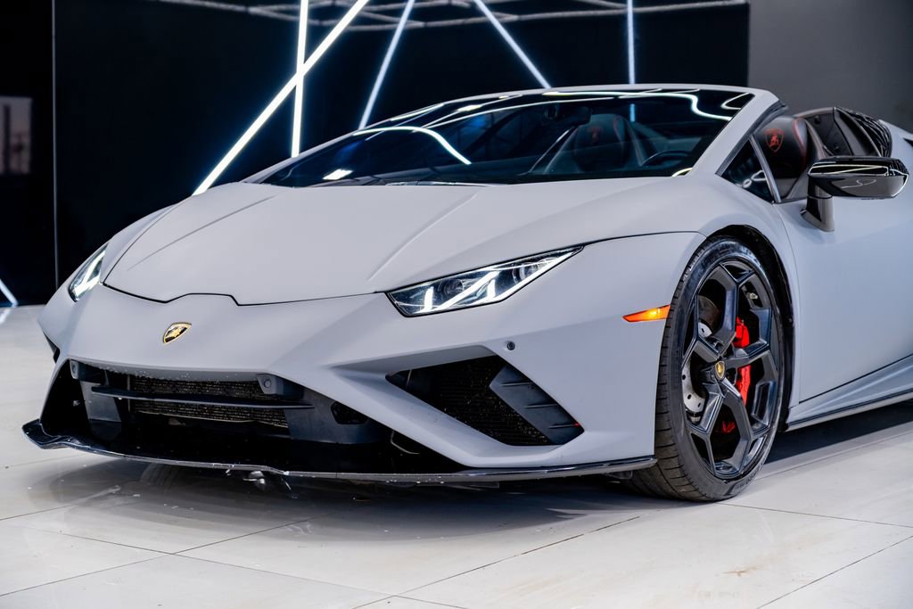 Used 2020 Lamborghini Huracan EVO image 4