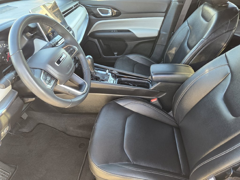 Used 2025 Jeep Compass Limited AWD/4WD image 13