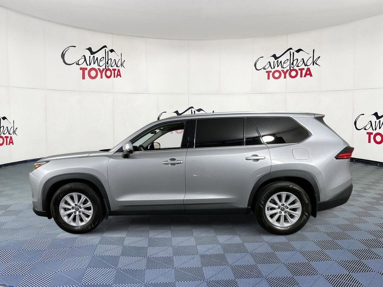 Used 2025 Toyota Grand Highlander FWD image 4