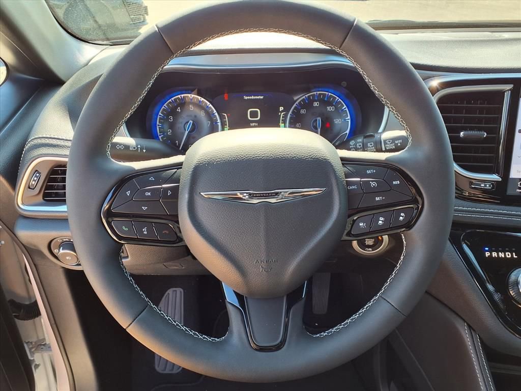 New 2026 Chrysler Pacifica Limited image 18