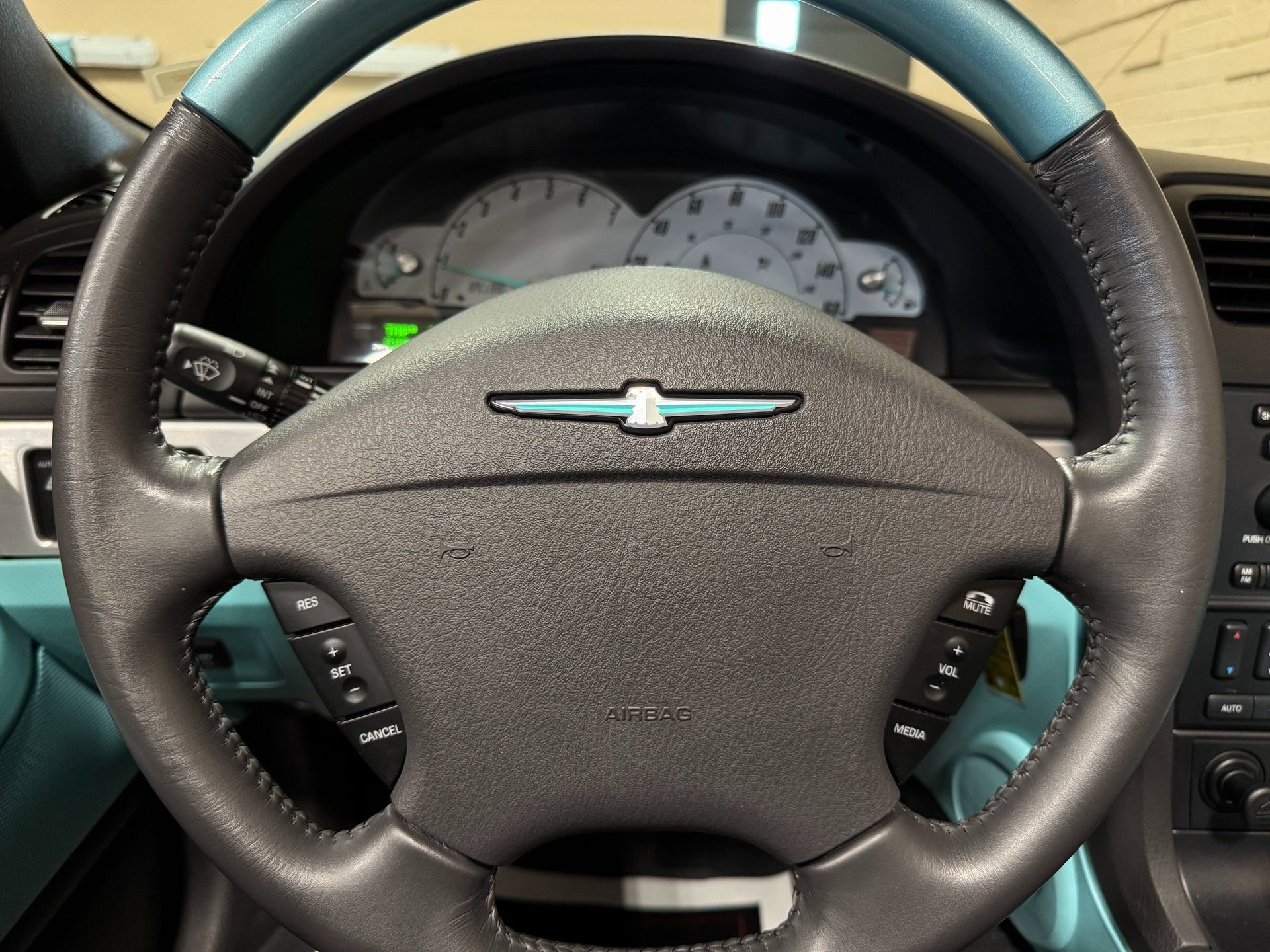 Used 2002 Ford Thunderbird image 58