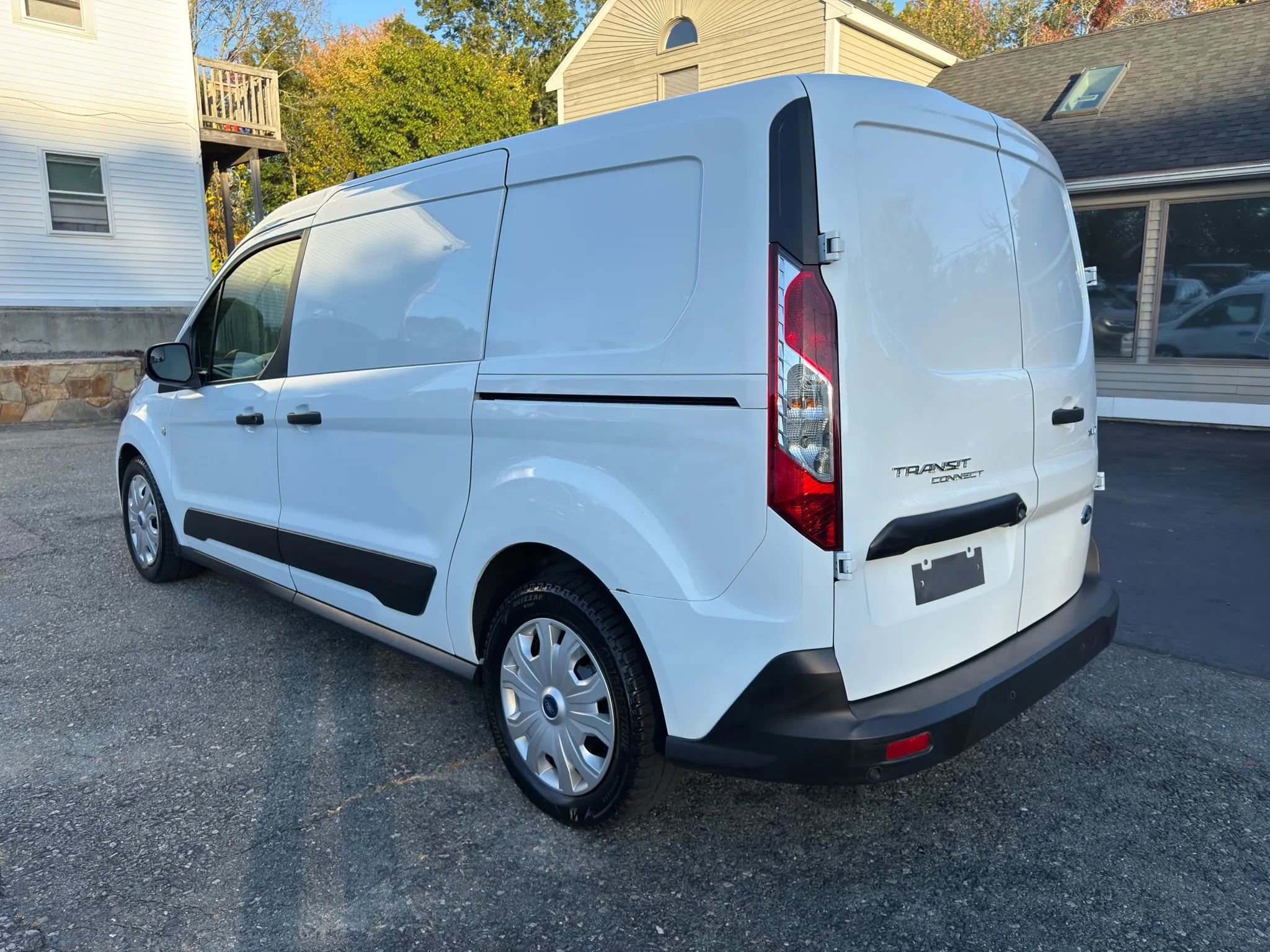 Used 2020 Ford Transit Connect XLT image 5