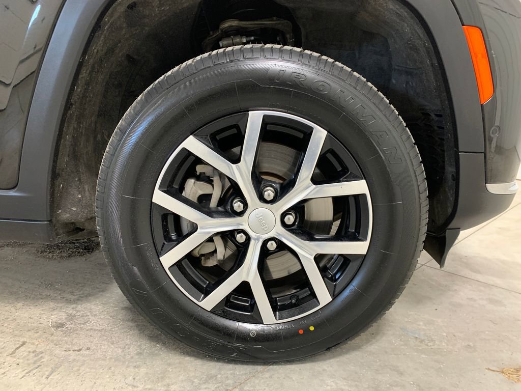 Used 2024 Jeep Grand Cherokee L Limited w/ Luxury Tech Group II image 12