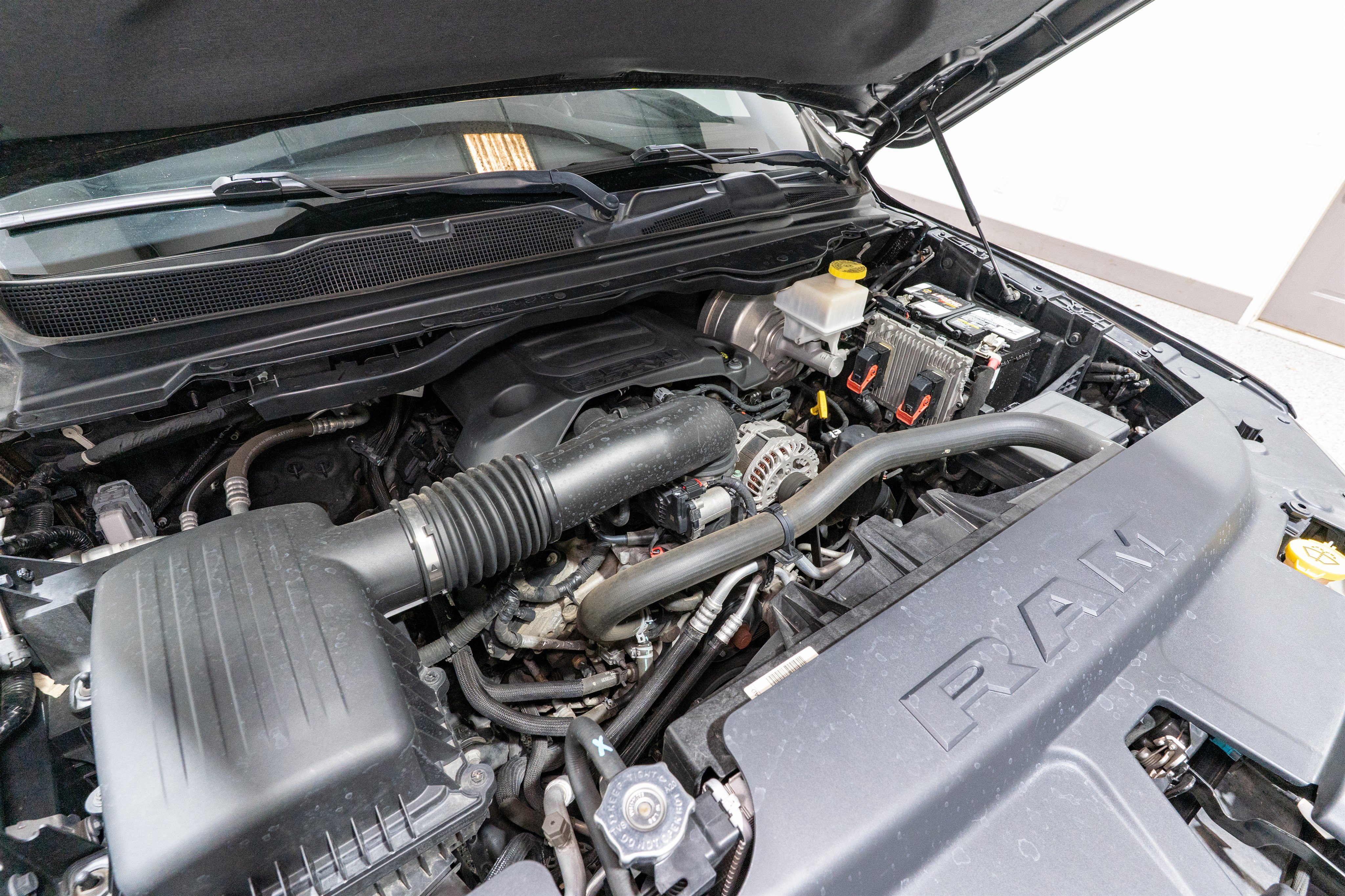 Used 2020 RAM 1500 Limited w/ Black Appearance Package AWD/4WD image 32