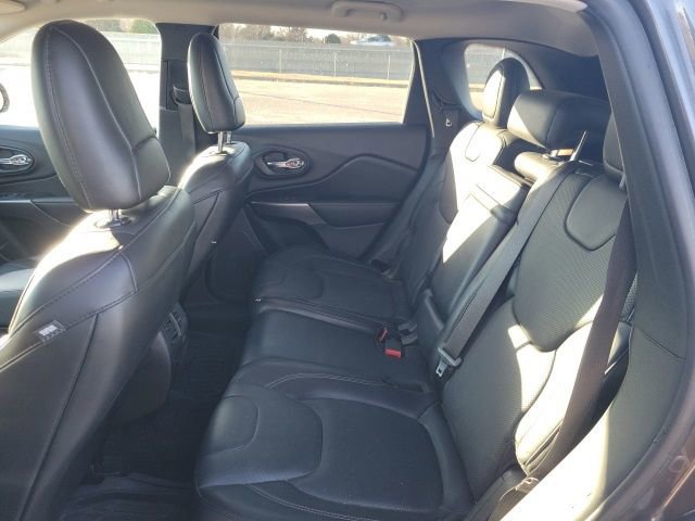 Used 2019 Jeep Cherokee Limited w/ Luxury Group image 15