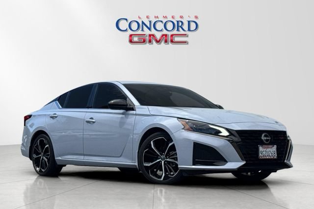 Used 2023 Nissan Altima 2.5 SR w/ SR Premium Package FWD image 1