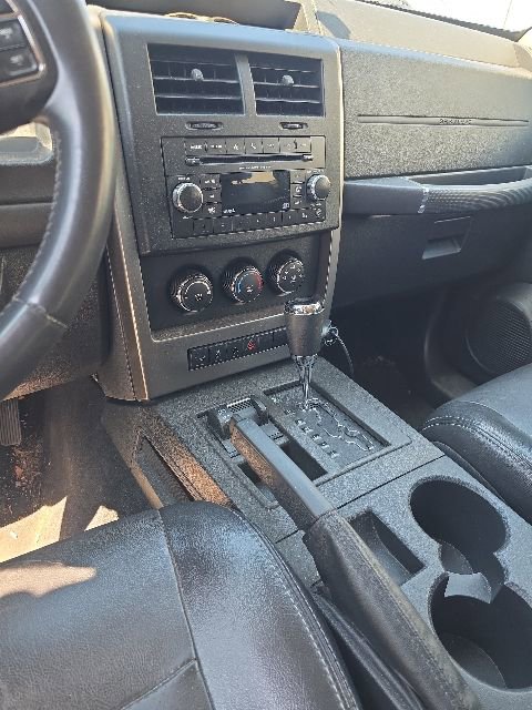 Used 2012 Jeep Liberty Sport AWD/4WD image 4