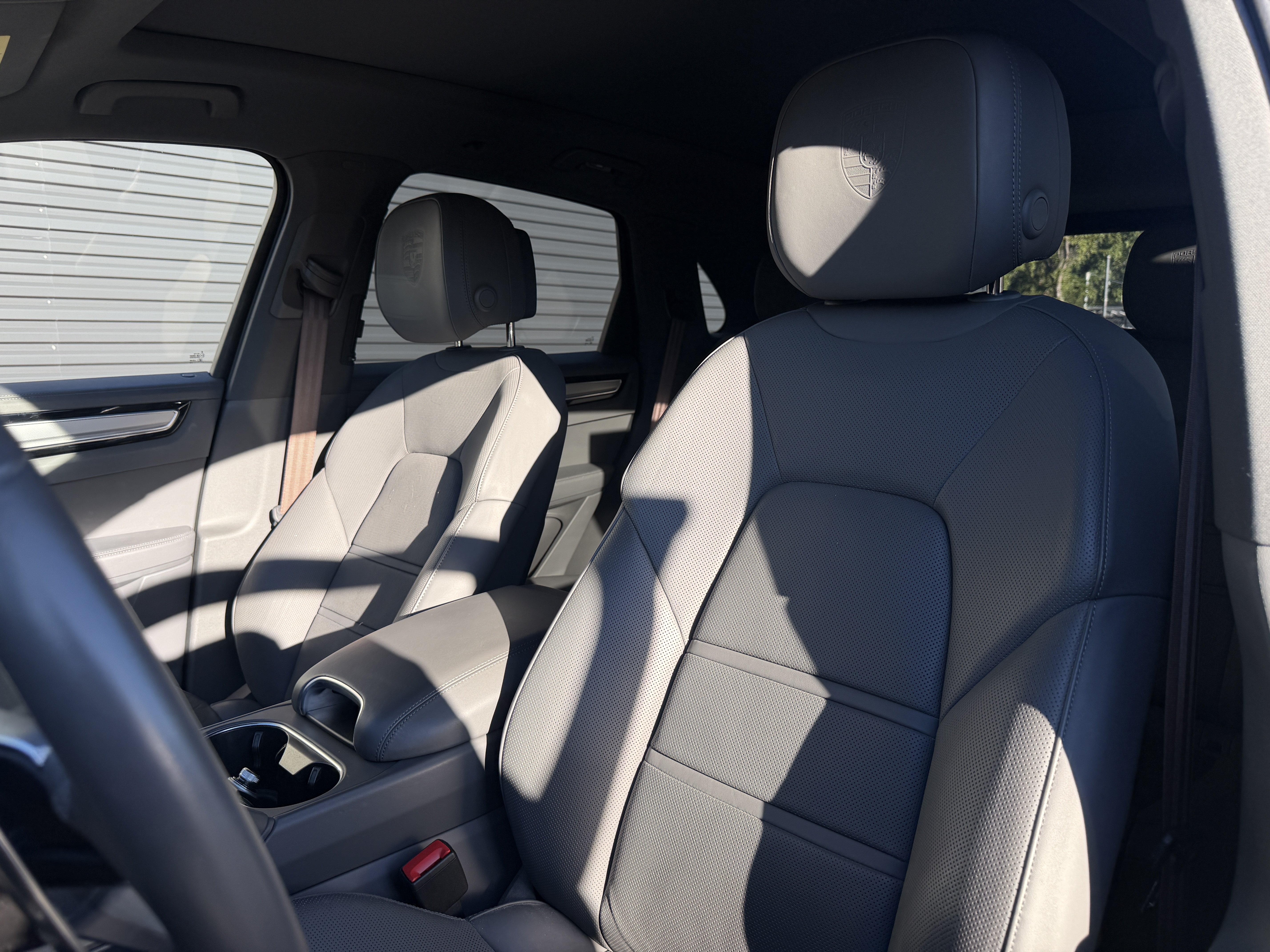 Used 2023 Porsche Cayenne S Platinum AWD/4WD image 5