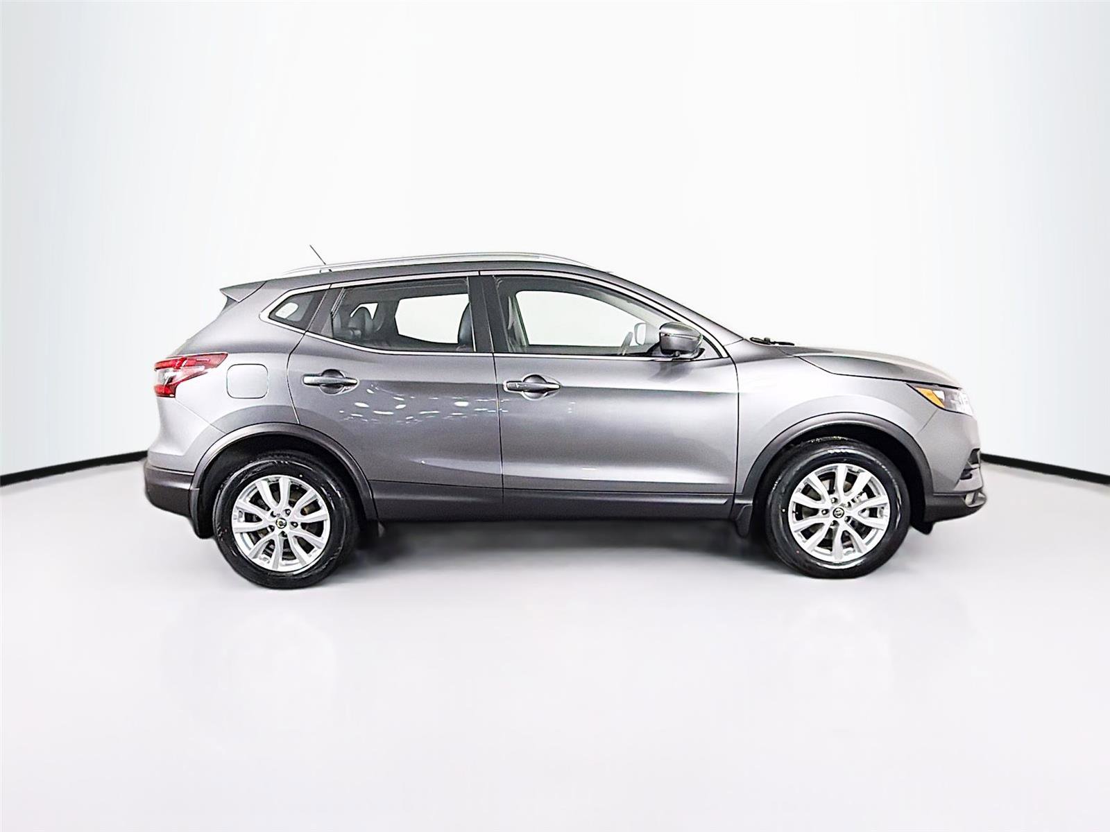 Used 2022 Nissan Rogue Sport SV w/ Technology Package image 8