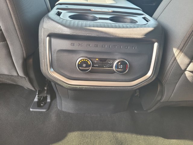 Used 2025 Ford Expedition Active AWD/4WD image 17