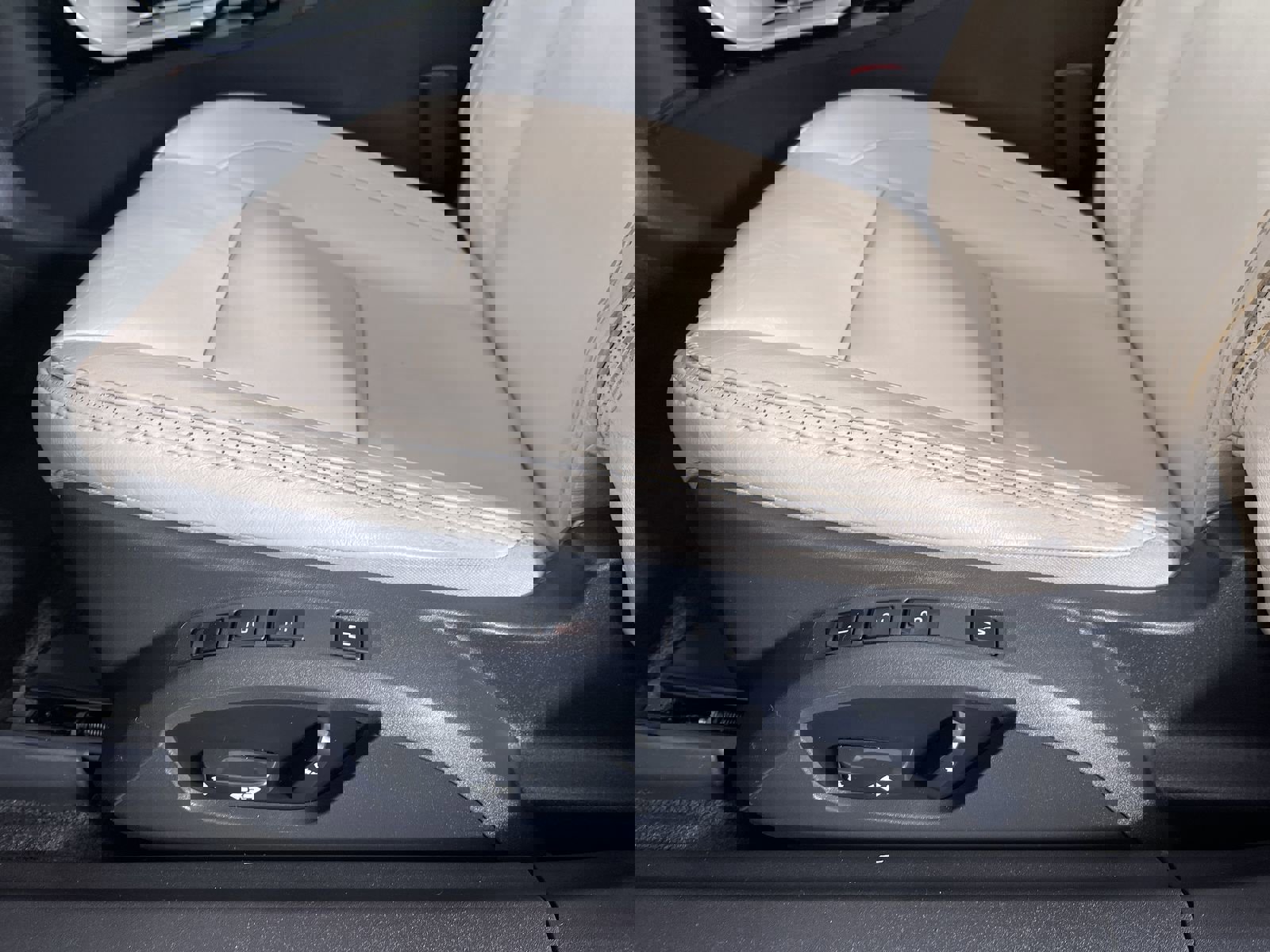 Used 2013 Volvo C70 T5 w/ Climate Pkg FWD image 13