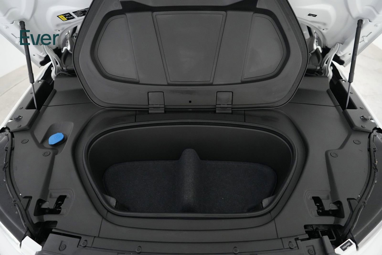 Used 2023 Volvo XC40 Recharge Plus w/ Protection Package Premier AWD/4WD image 25