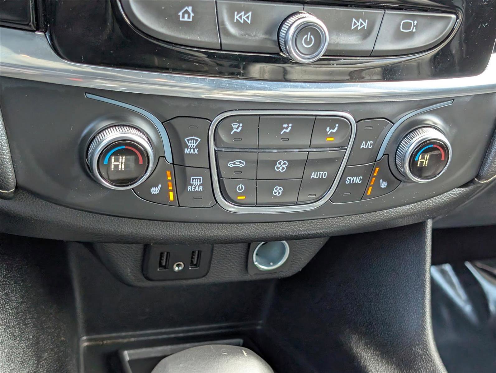 Used 2022 Chevrolet Traverse LT w/ LPO, Floor Liner Package image 30