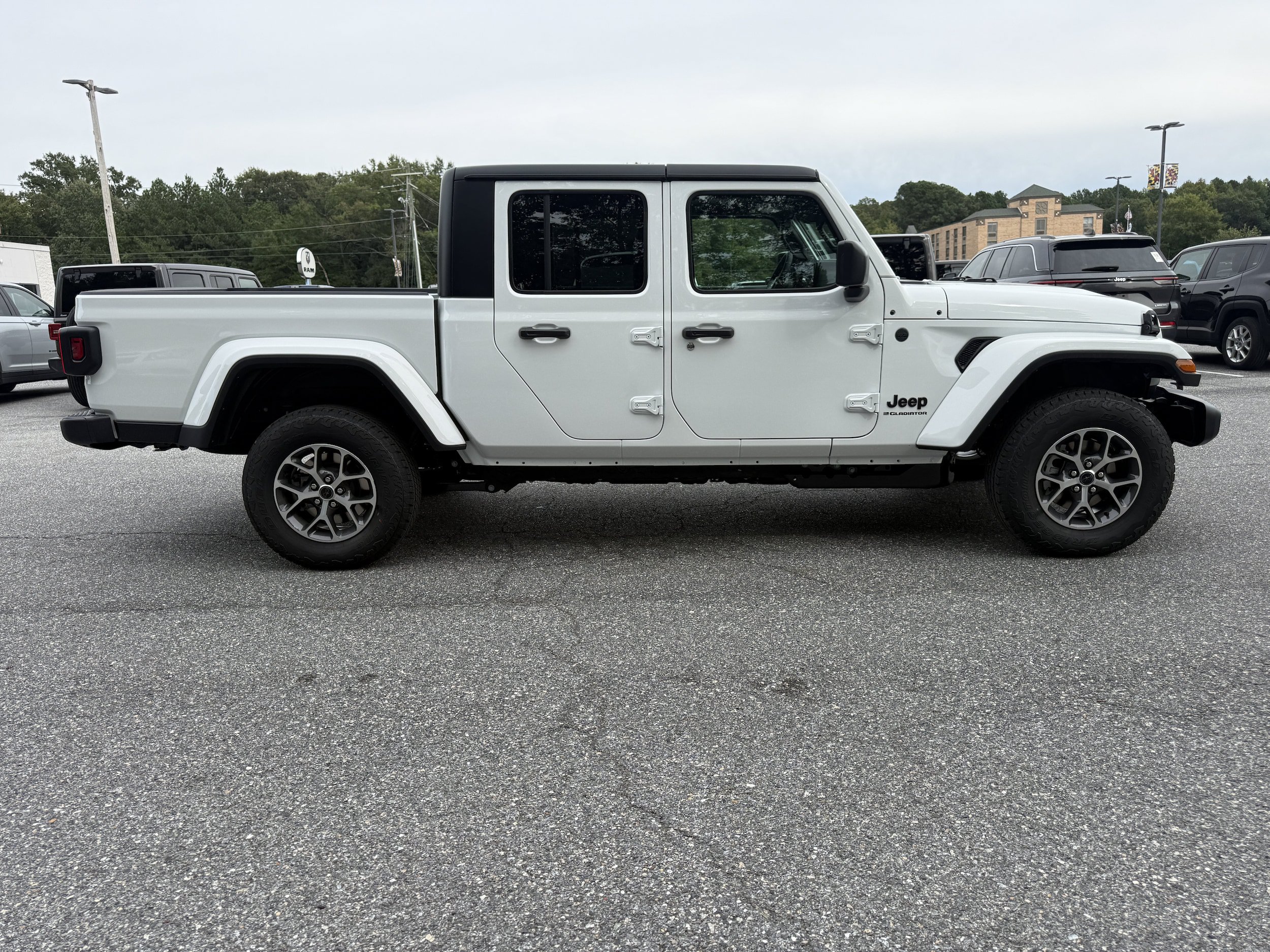 New 2027 Jeep Gladiator Sport AWD/4WD image 8