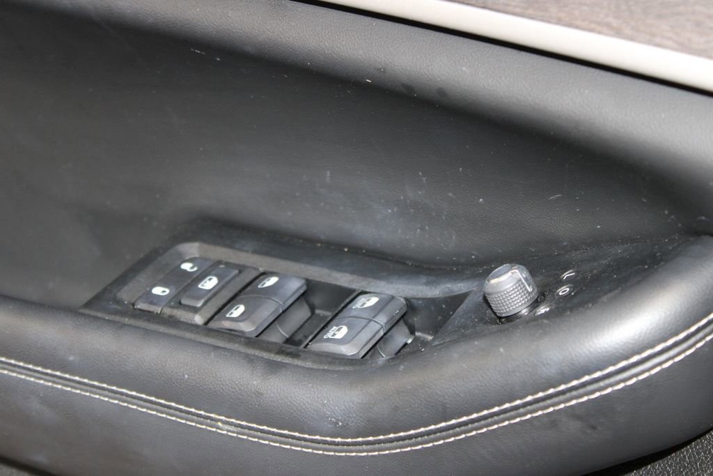 Used 2023 Jeep Grand Cherokee Limited image 39