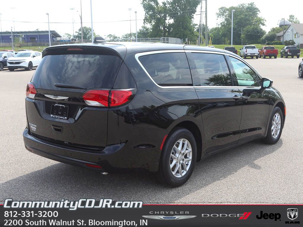 New 2025 Chrysler Voyager LX FWD image 7