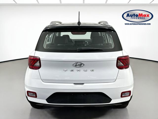 Used 2023 Hyundai Venue Limited image 7