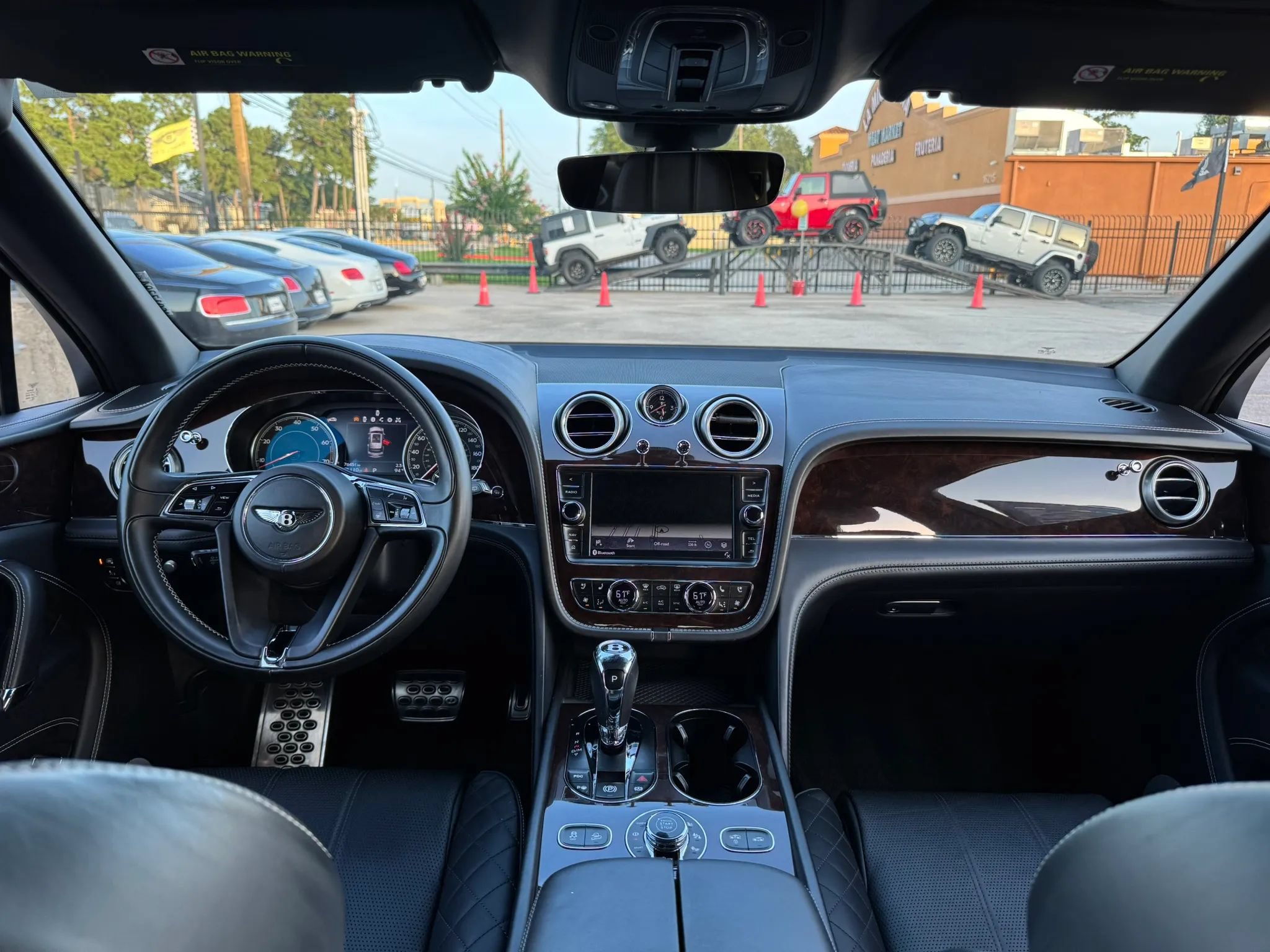 Used 2018 Bentley Bentayga AWD/4WD image 29