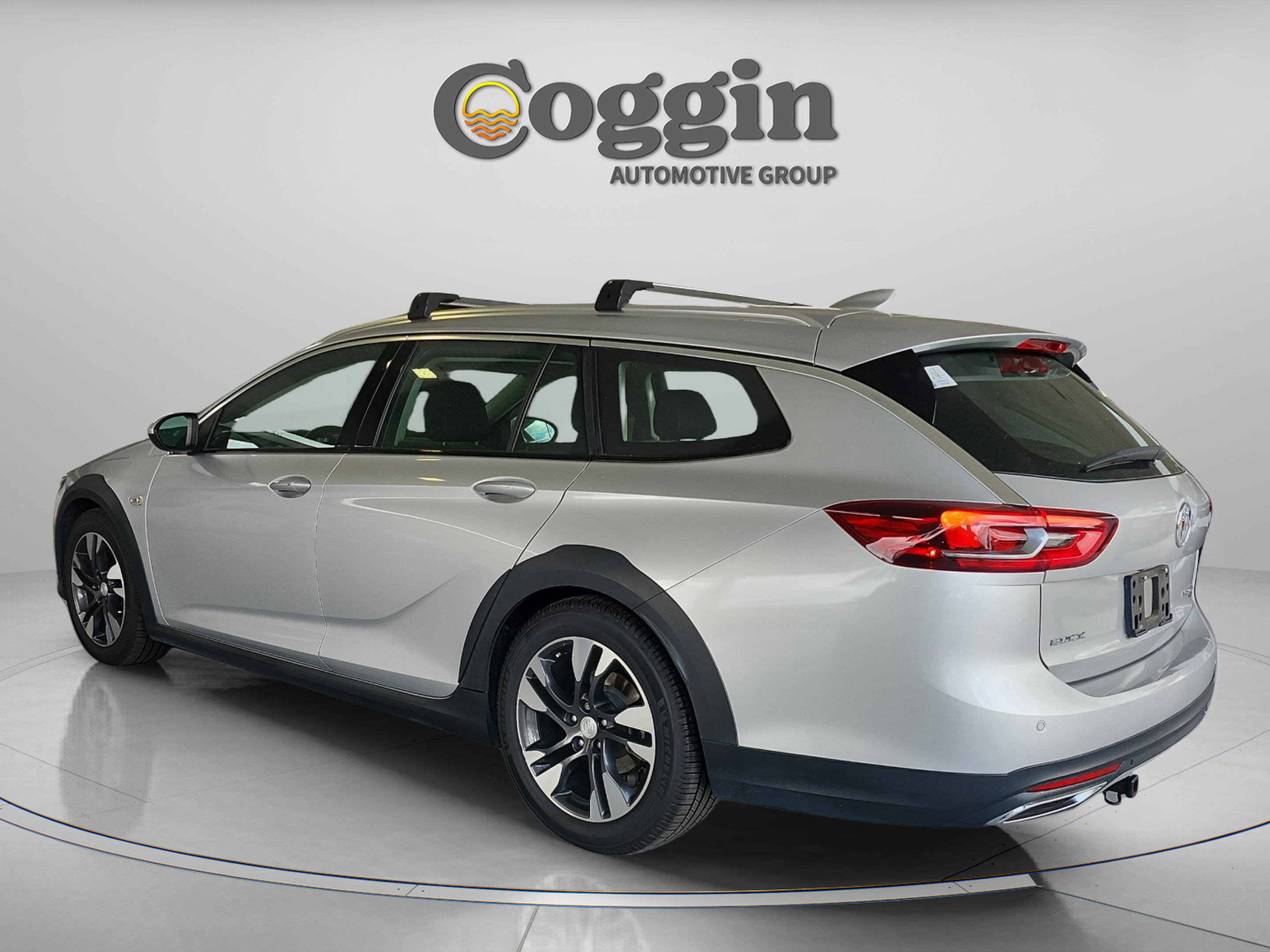 Used 2018 Buick Regal Preferred w/ Sights and Sounds Package AWD/4WD image 3