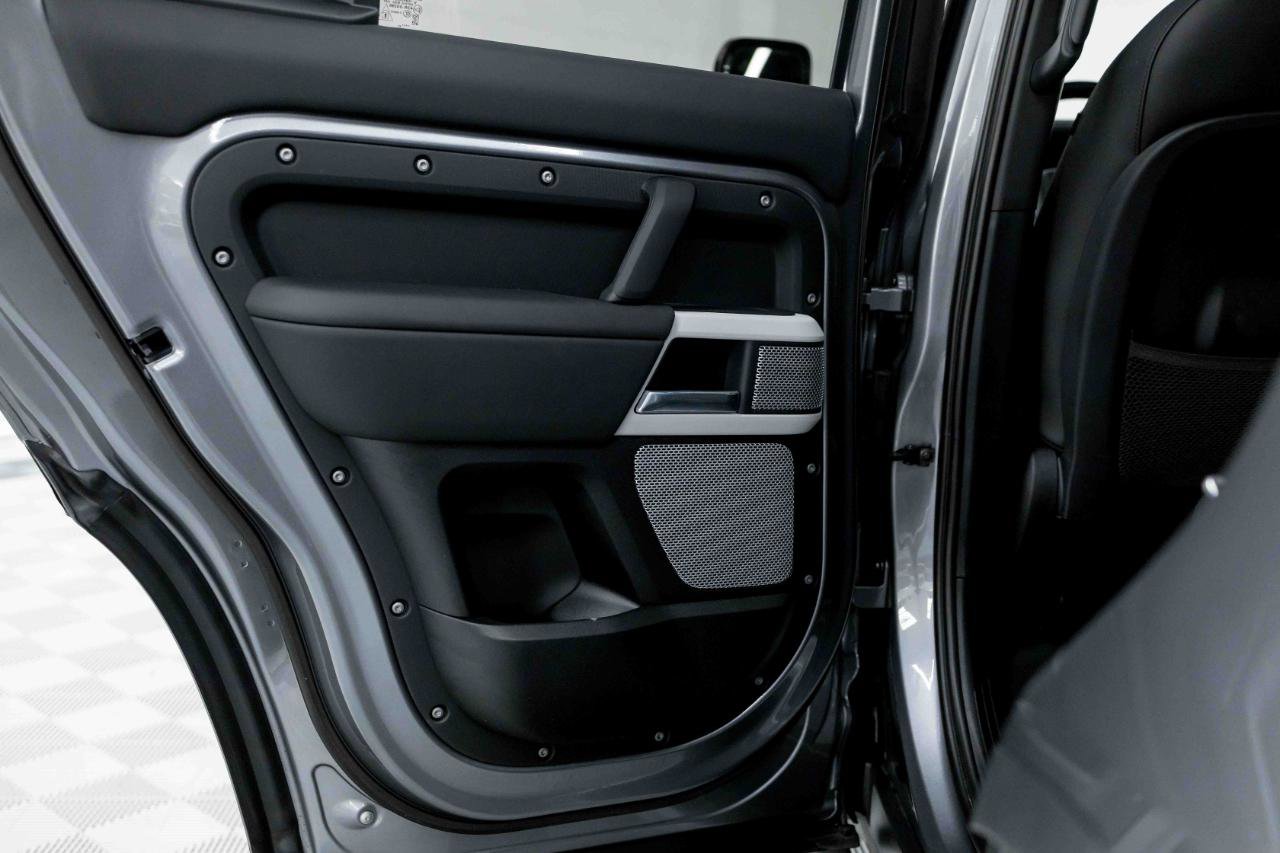 Used 2023 Land Rover Defender 130 SE image 44