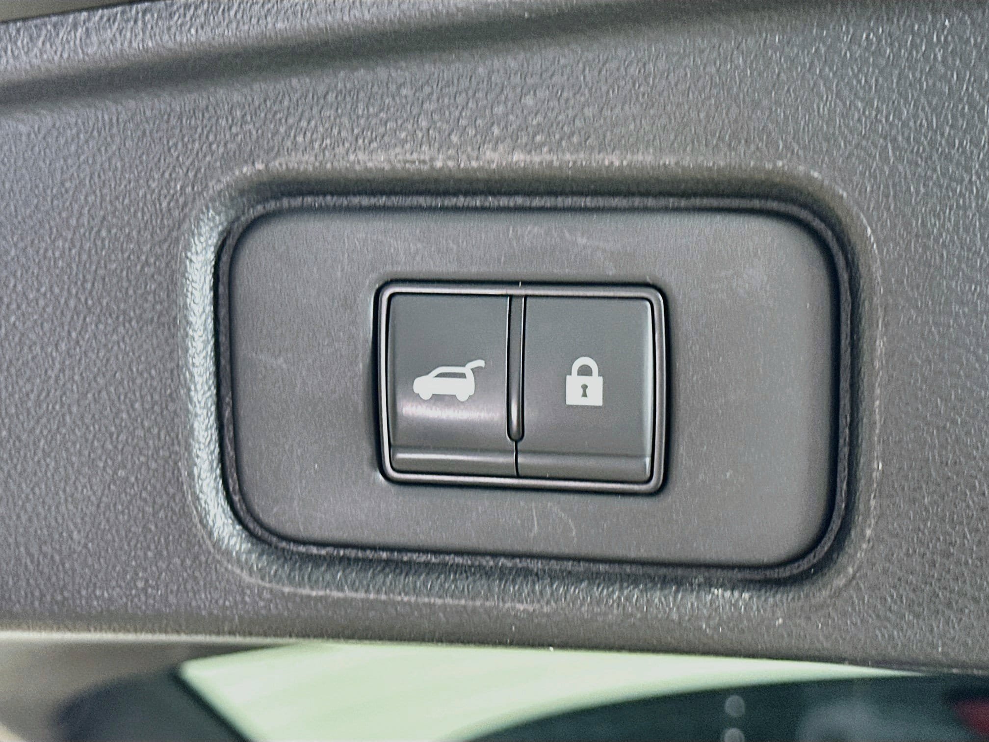 Used 2023 Nissan Pathfinder SL AWD/4WD image 34